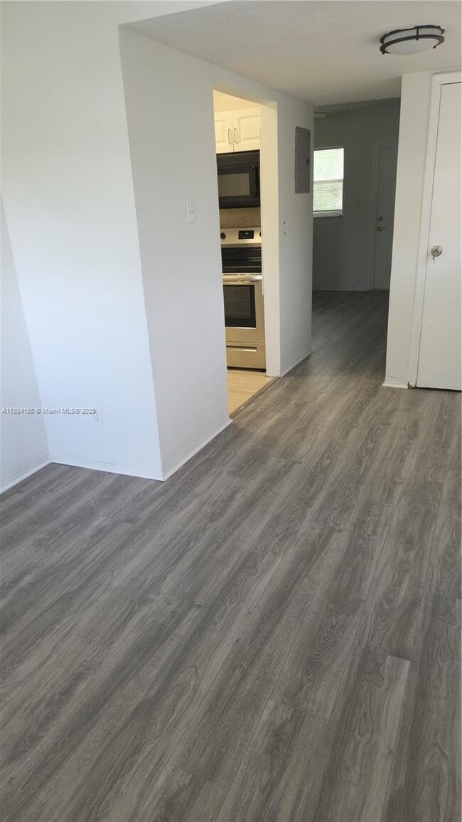 Photo - 502-504 Phippen Waiters Rd Unidad 3
