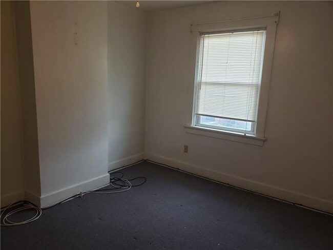 Photo - 350 Coltart Ave