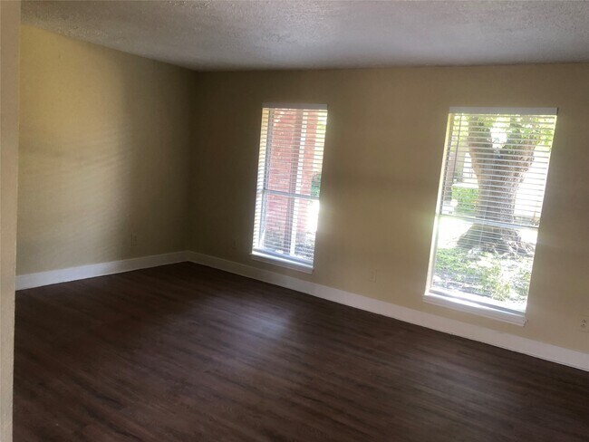 Photo - 9308 Westwood Village Dr Unidad 21