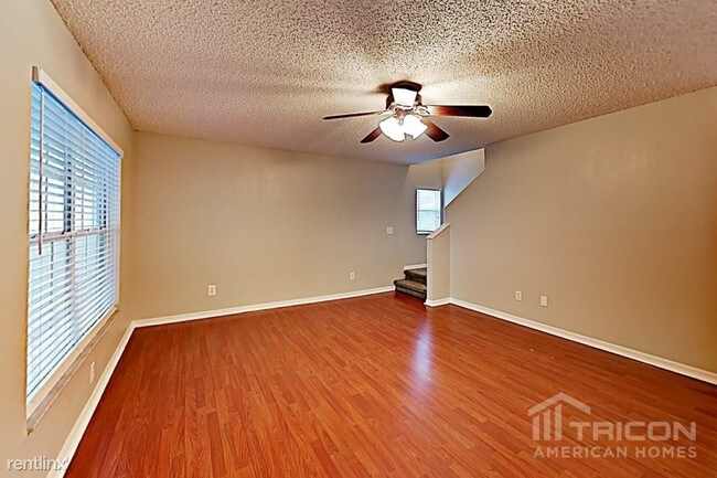 Photo - 914 Cape Cod Cir