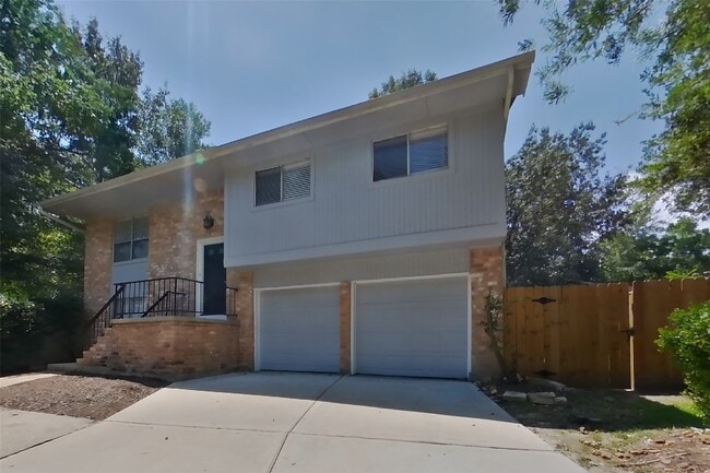 Building Photo - 8610 Pine Shores Dr