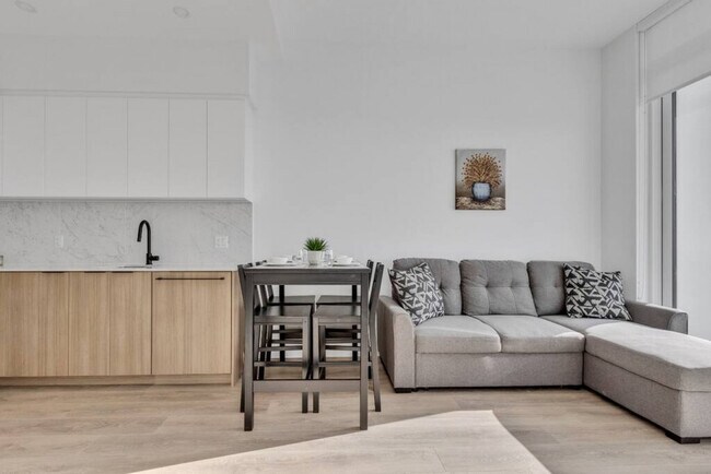 Photo - 13685-13102 102 Ave Unit ID1051762P