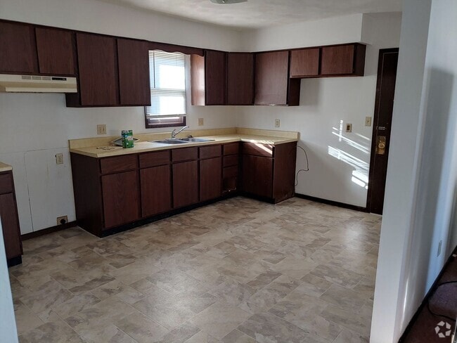 Building Photo - 704 E Cedar Ln Unit 704 Cedar Rental