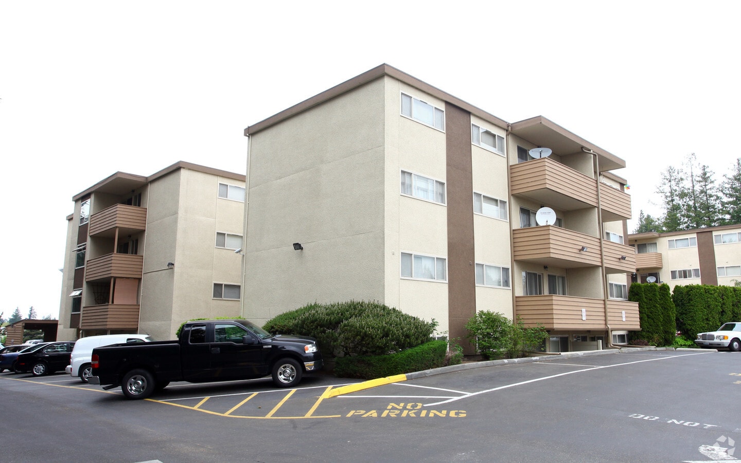 Photo - Camelot West