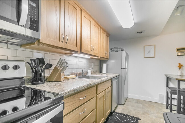 Todos los utensilios incluidos - 515 Donofrio Dr Unidad 6