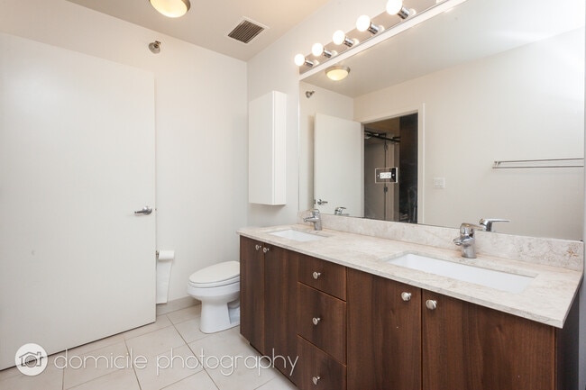 Photo - 235 W Van Buren St Unit 2113