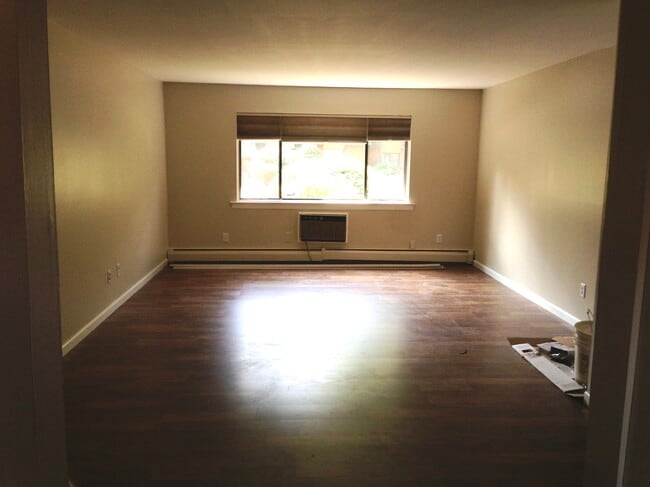Building Photo - 60 High Path Rd Rental