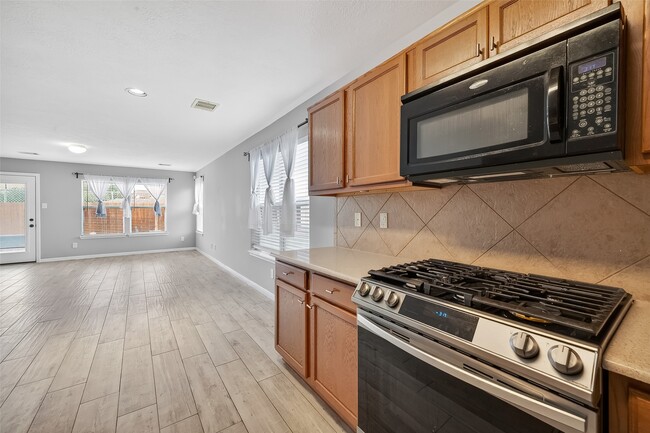 Building Photo - 20610 Moonrise River Ln