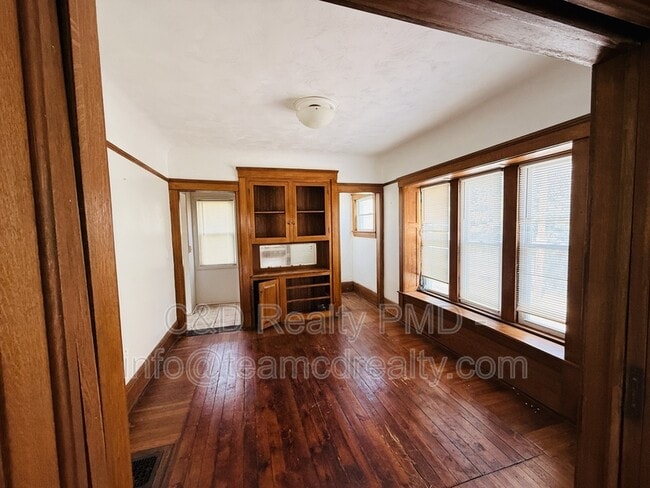 Photo - 10749 Hull Ave