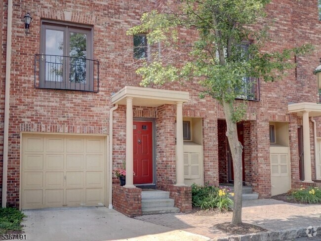 Building Photo - 65 Mews Ln Rental
