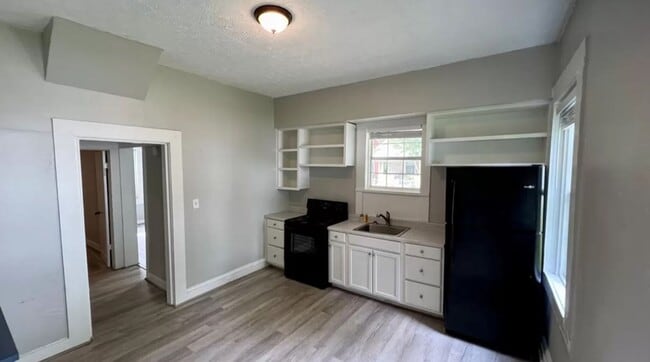 Photo - Charming home with modern updates!