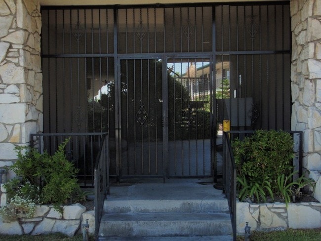 Photo - 7025 Rosemead Blvd Unit 04