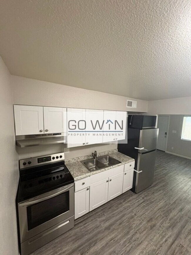 Building Photo - 6621 West Myrtle Ave Unit 4