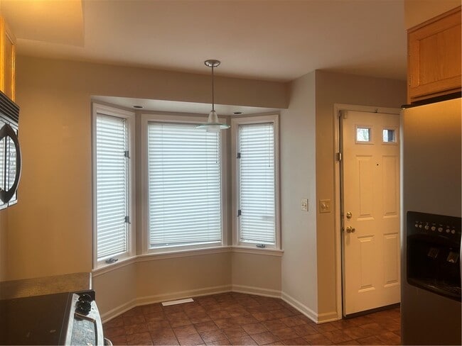 Photo - 395 Alexander St