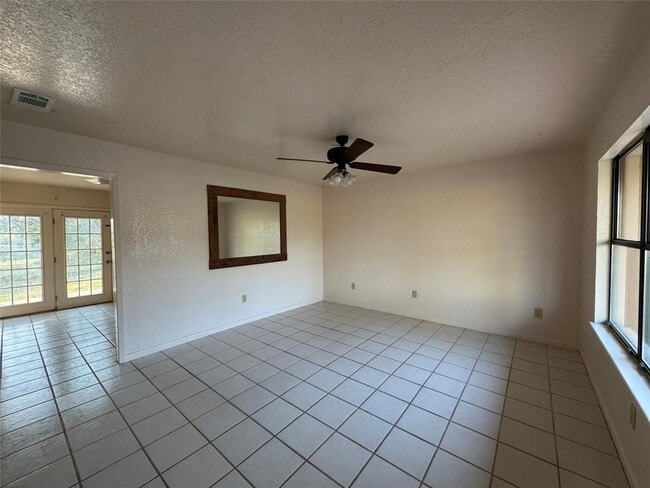 Photo - 163 Robinson Rd