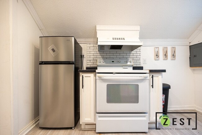 Photo - 20830 Westview Ave Unit 2