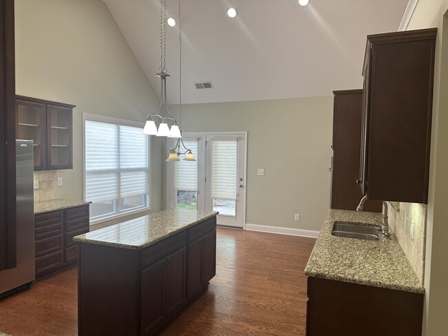 Photo - 1907 Willoughby Dr