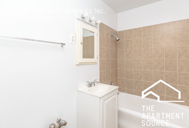 Photo - 6754 N Hermitage Ave Unidad 1