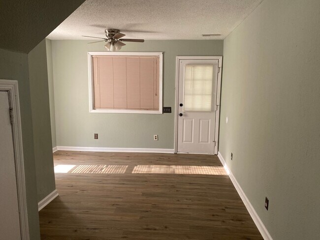 Photo - 3 Bedroom House in Alton