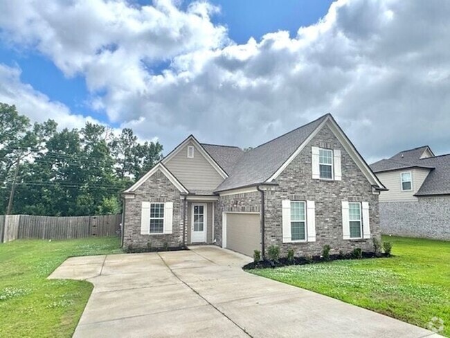 Building Photo - Now Leasing a 4-bedroom 2.5 bath home in O...