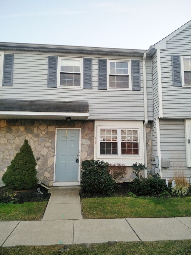 Beautiful 2-Bedroom, 1.5-Bath Home for Ren... - Beautiful 2-Bedroom, 1.5-Bath Home for Ren...