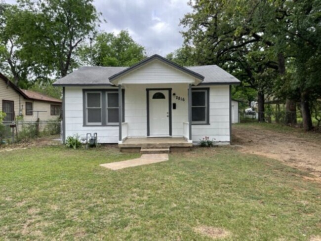 Cute 2 bedroom, 1 bath house in East Ft. W... - Cute 2 bedroom, 1 bath house in East Ft. W...