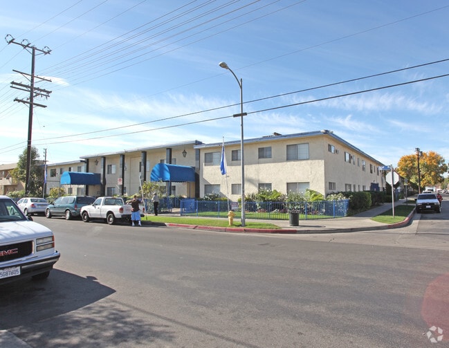 Building Photo - 7253-7257 Variel Ave Rental