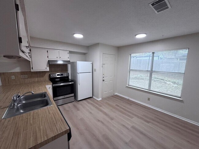 Photo - 3411 Dunliegh Dr