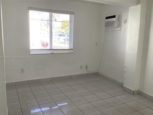 Photo - 3620 SW 13th Terrace Unidad 3