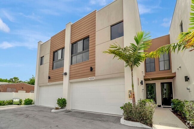 Building Photo - 4224 NE 7th Terrace Rental