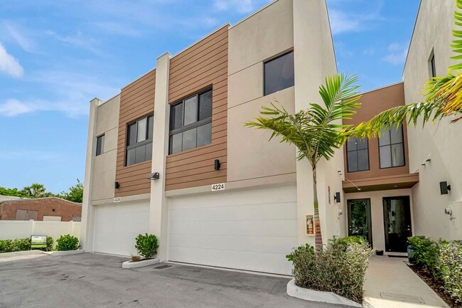 Building Photo - 4224 NE 7th Terrace Rental