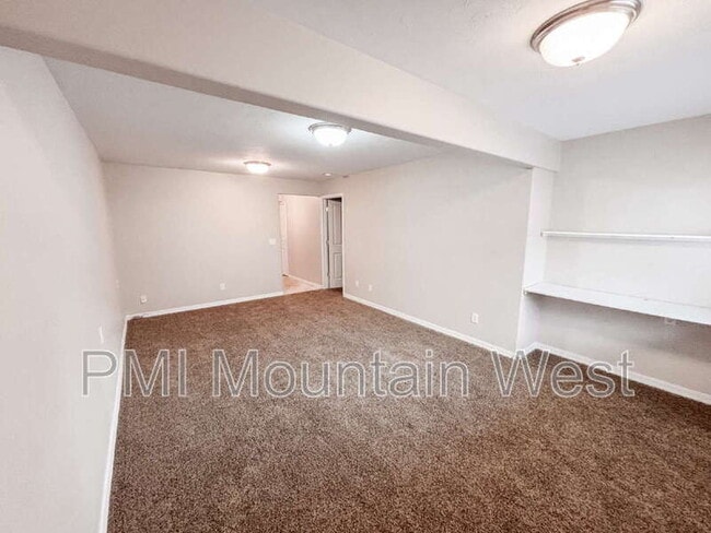 Photo - 208 Lyman Ln