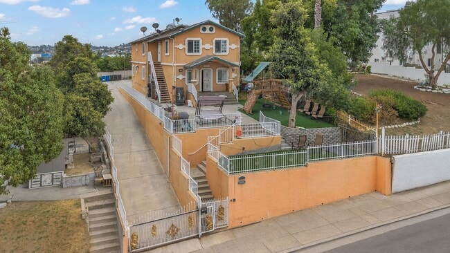 Photo - Upper-Level Unit Available – Spacious 4-Bedroom Home with Private Entrance