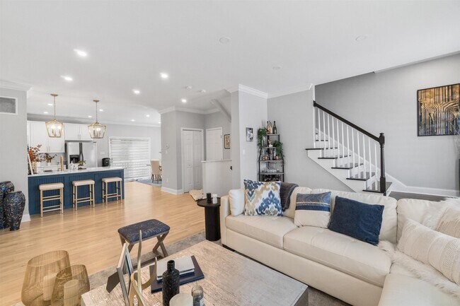 Photo - 20 Columbus Cir