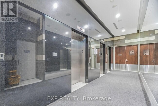 Photo - 330 Burnhamthorpe Rd W Unité 802