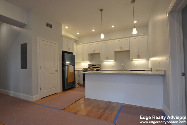Building Photo - 2 Murdock St Rental