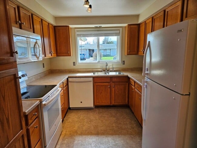 Photo - 3Bd/2Ba Single Story Home-For viewing!