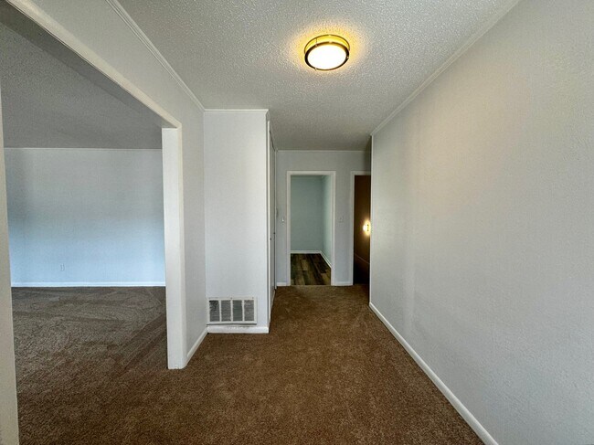 Photo - 215 Rivermont Rd