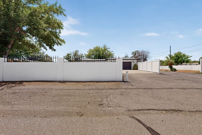 Photo - Beautifully Remodeled 4 Bedroom Home with Spacious Front Yard!