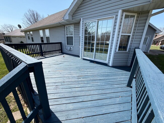 Photo - Available 04/01/2026....  MONTH TO MONTH TIL JUNE 2026