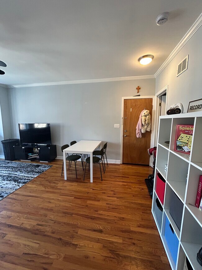 Photo - 2253 W Rosemont Ave Unit 3