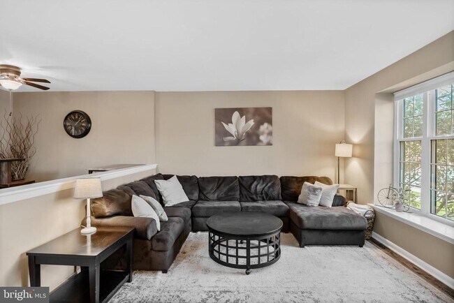 Photo - 44 Burgundy Dr