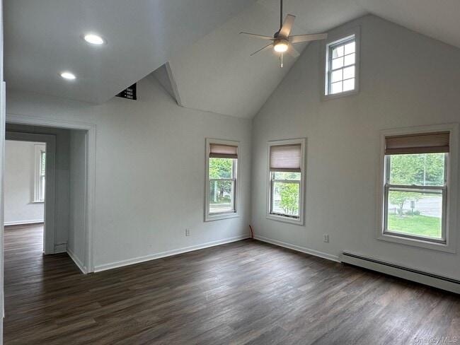 Building Photo - 959 Montauk Hwy