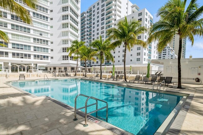 Building Photo - 4925 Collins Ave Unit 2D Rental