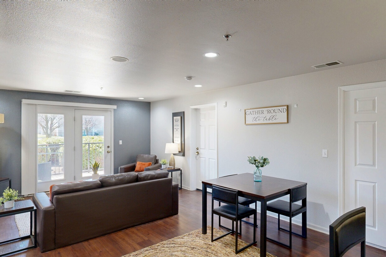 Photo - The Landings at Chandler Crossings Apartments
