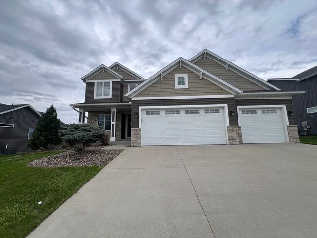 Beautiful 5-bed, 4-bath Single Family Home! - Beautiful 5-bed, 4-bath Single Family Home!