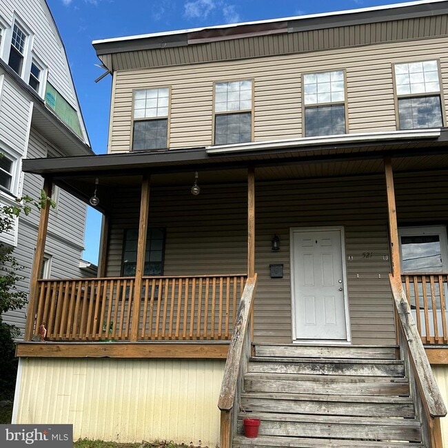 Building Photo - 527 Delaware Ave Rental