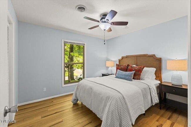 Photo - 1820 Brook Hollow Rd
