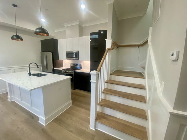 Building Photo - 115 Thurston St Unit H Rental
