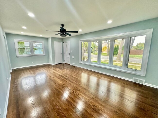 Photo - 8129 W Courtland Ave